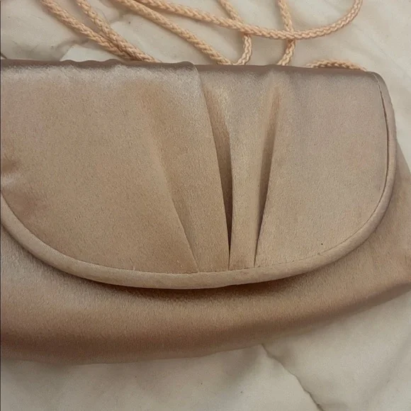 La Regale Elegant Tan Satin Clutch - Picture 4 of 4